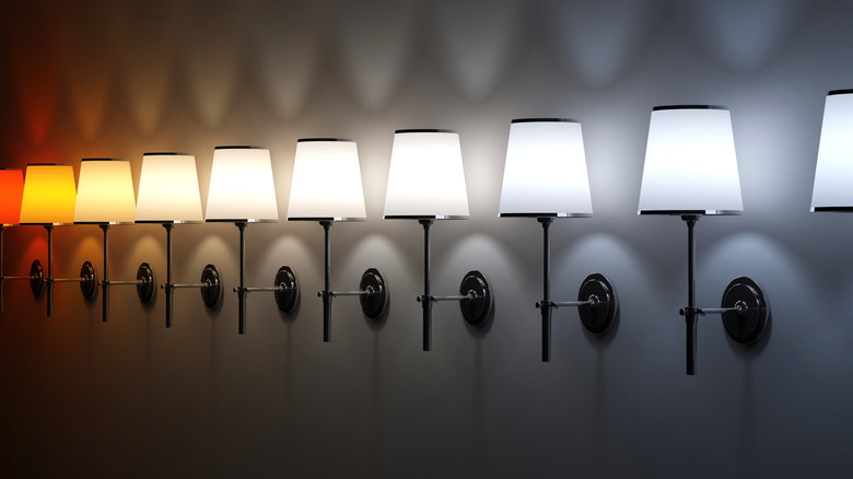 đèn treo tường có ánh sáng ấm áp đến mát mẻ