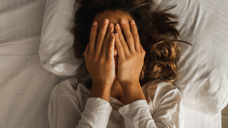 người phụ nữ không thể ngủ được