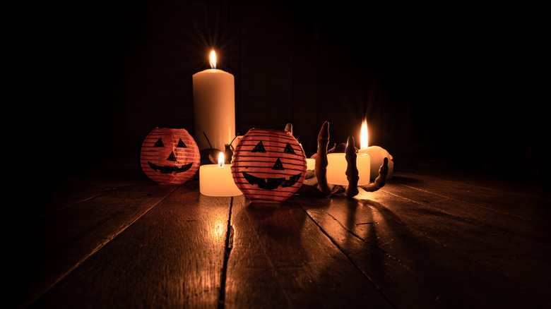 bộ xương tay nến trang trí halloween