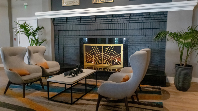 lò sưởi gạch sơn đen