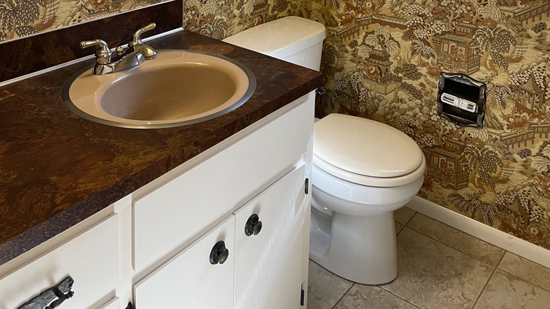 phòng tắm lỗi thời