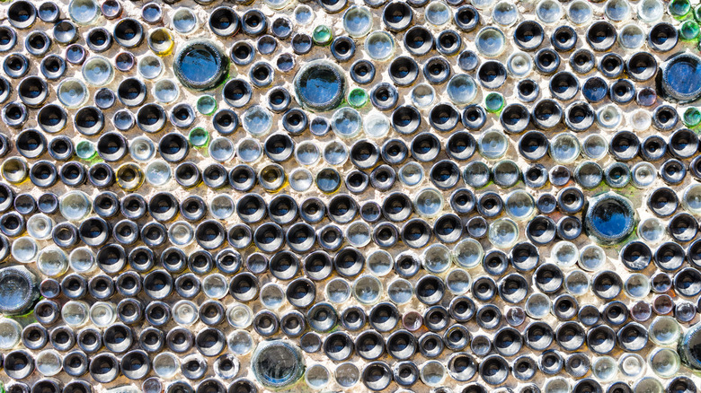 Tường lõi với chai