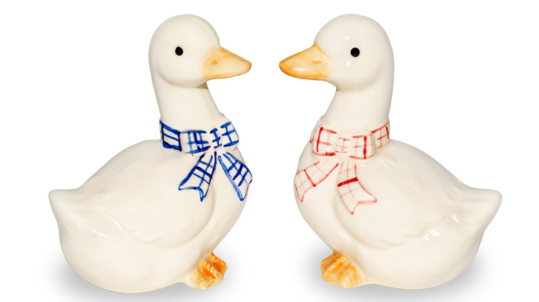 Hai con số lọ cookie ngỗng