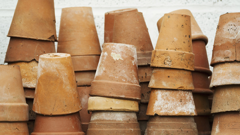 Ngăn xếp chậu đất sét