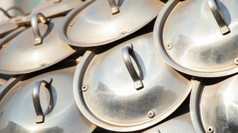 Bộ sưu tập nắp nồi cũ