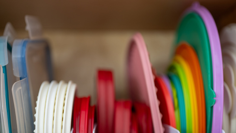 Bộ sưu tập nắp nhựa nhiều màu sắc