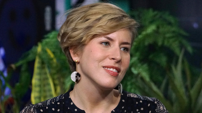 Erin Napier của HGTV mỉm cười