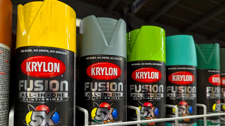 Dòng sản phẩm chai xịt sơn nhiều màu sắc tại cửa hàng