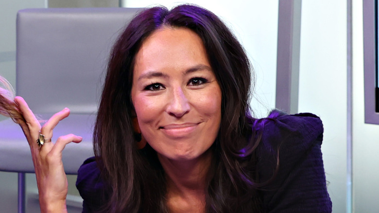 Joanna Gaines mỉm cười