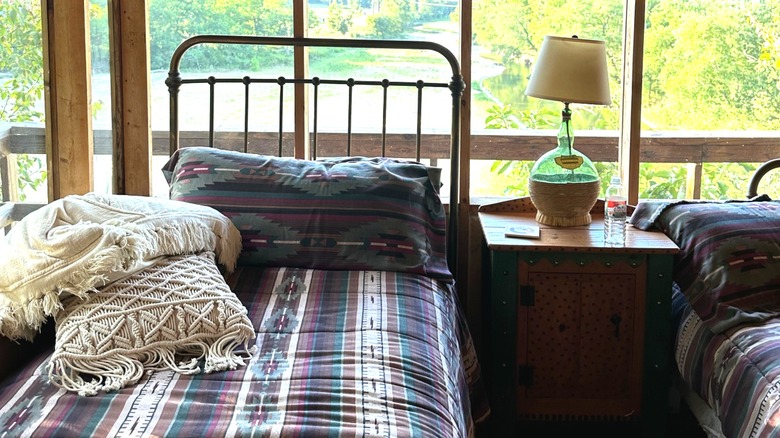 Hiên ngủ trong cabin Oklahoma hiện đại