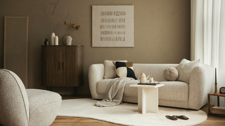 Một phòng khách hiện đại với thẩm mỹ trung tính thoải mái