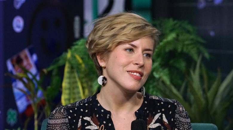 Erin Napier với micro