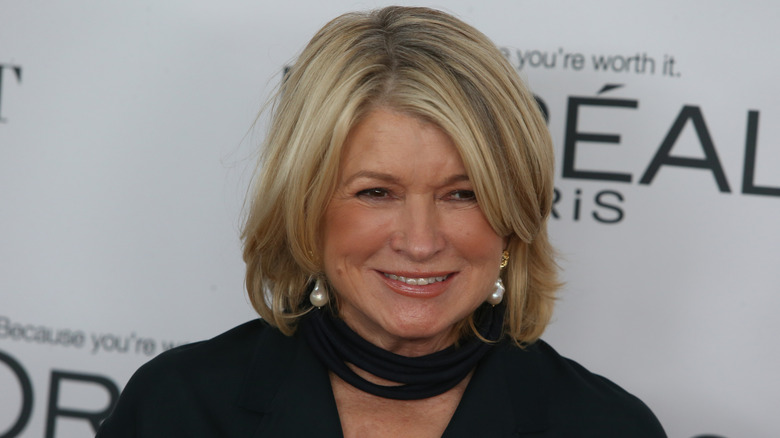 Martha Stewart mỉm cười