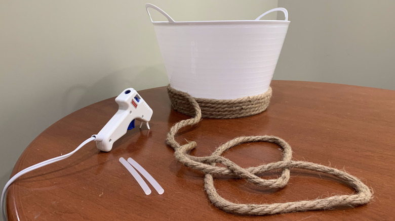 súng bắn keo nóng và dự án DIY