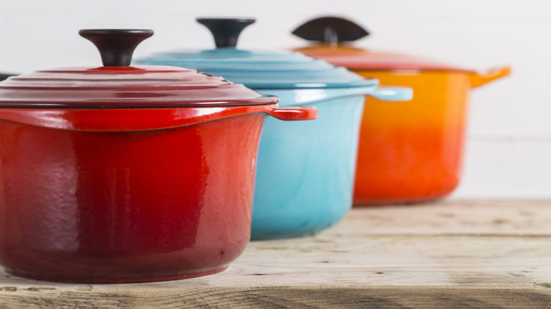 Lò nướng Hà Lan Le Creuset đầy màu sắc liên tiếp