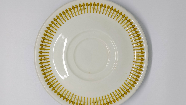 Đĩa trà Noritake Greenpoint trên nền trắng